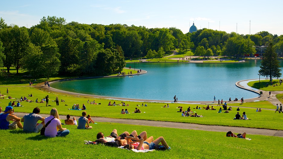 Best free things to do in Montreal: spend some time at the Mount Royal Park