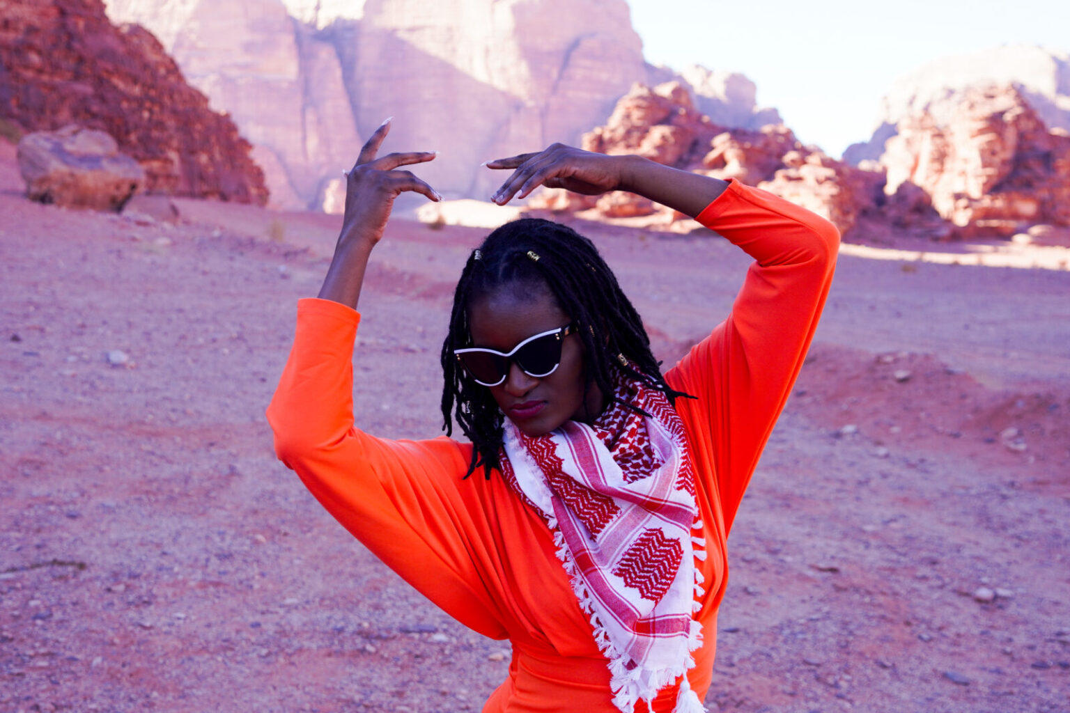 What to Wear in Jordan: Stylish Looks that Respect the Culture