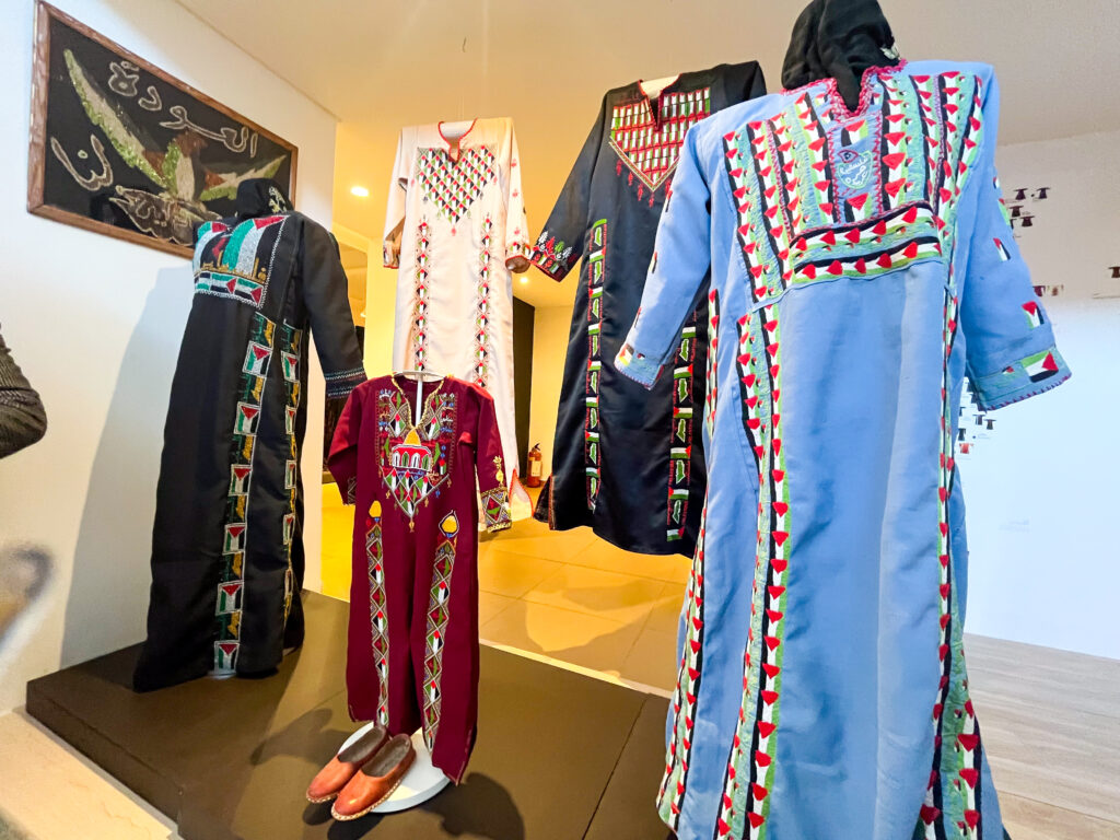 Jordan traditional clothing - learning about the differences and similarities in levantine clothing for women: Jordan, Syria and Palestine