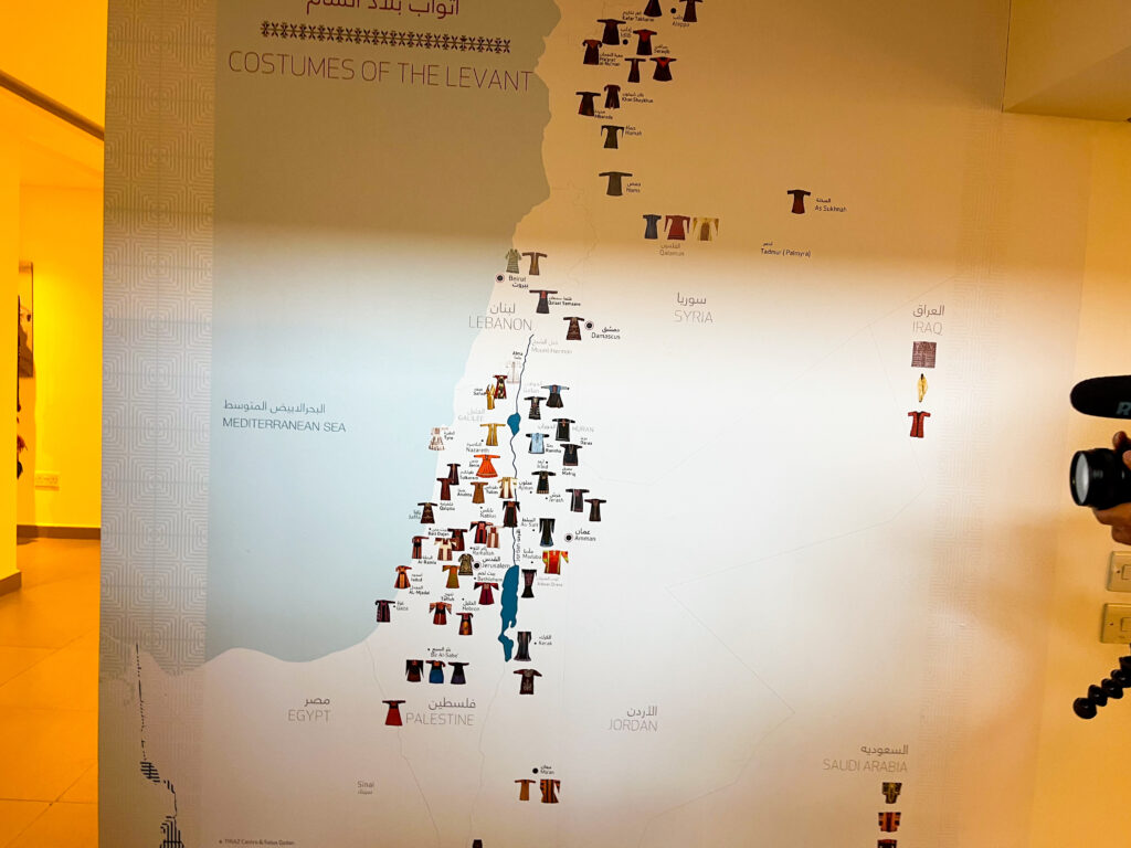 Jordan traditional clothing - exposition at the Tiraz Museum